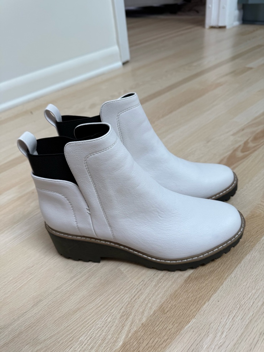 Dolce Vita White Leather Ankle Boots -